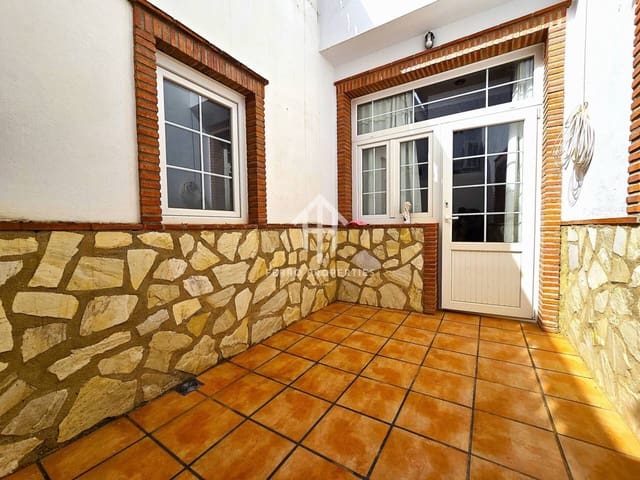 7 chambre Maison de Ville à vendre à Loja avec garage - 224 900 € (Ref: 9200197)