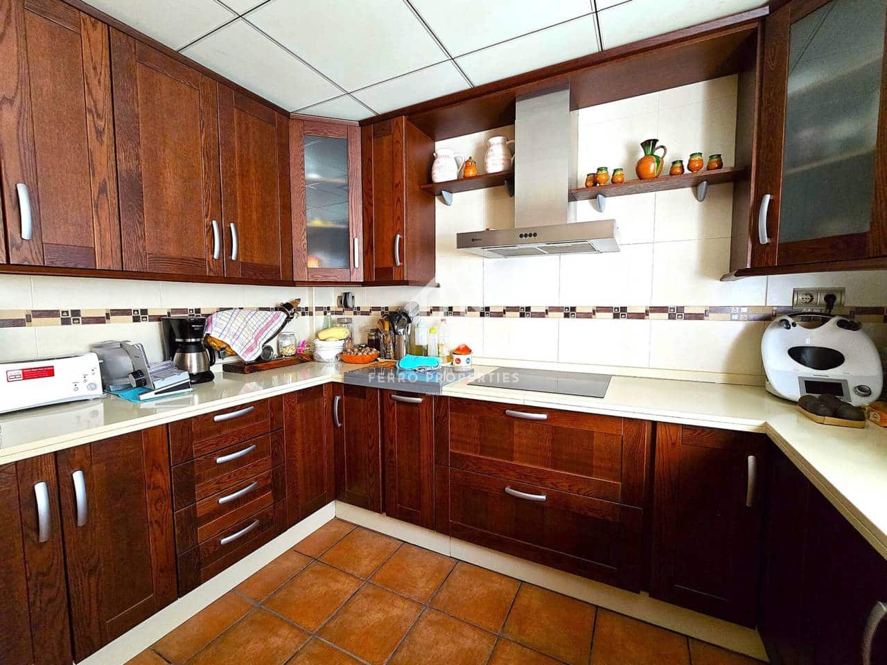 7 chambre Maison de Ville à vendre à Loja avec garage - 224 900 € (Ref: 9200197)