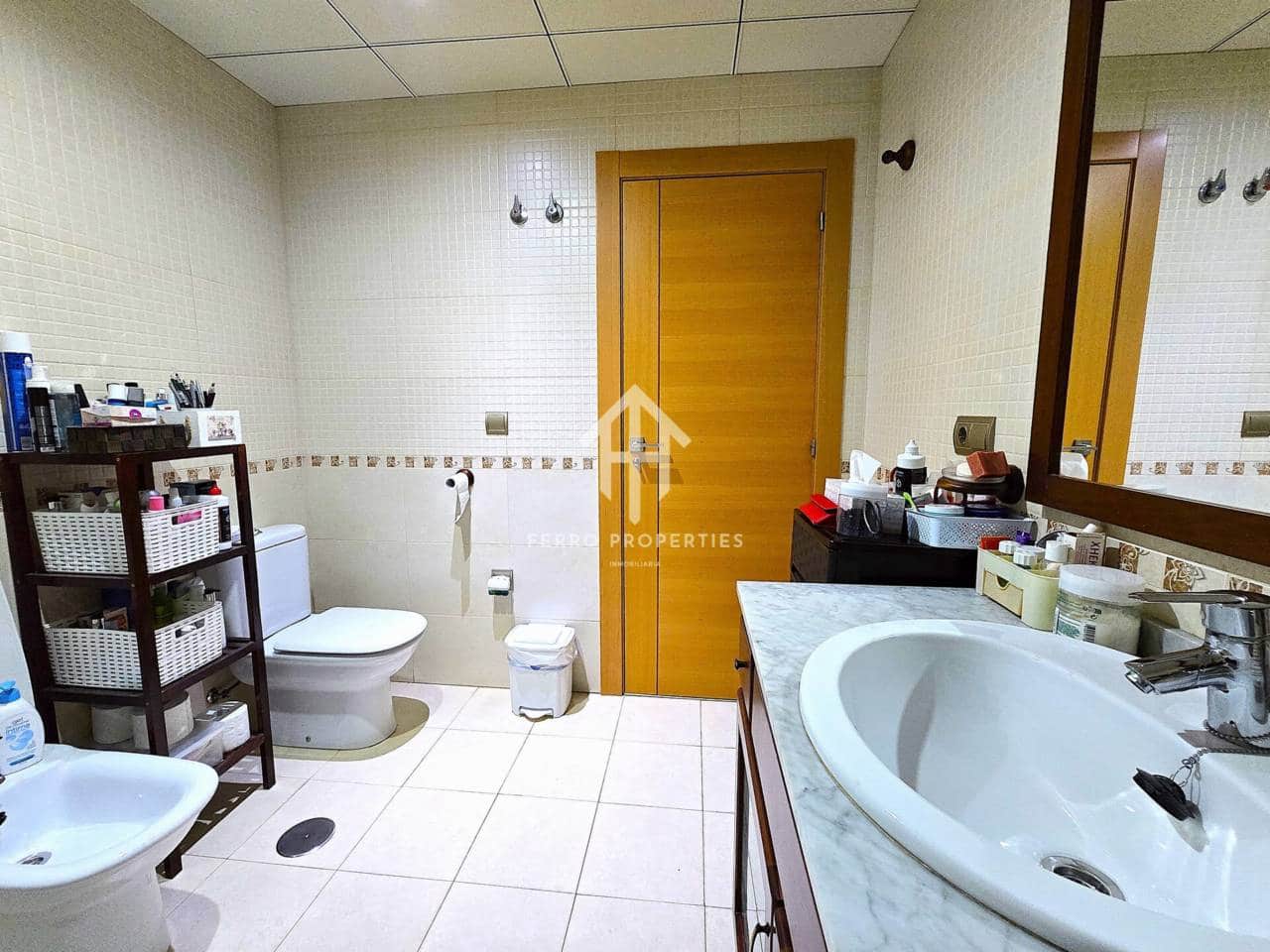 7 chambre Maison de Ville à vendre à Loja avec garage - 224 900 € (Ref: 9200197)