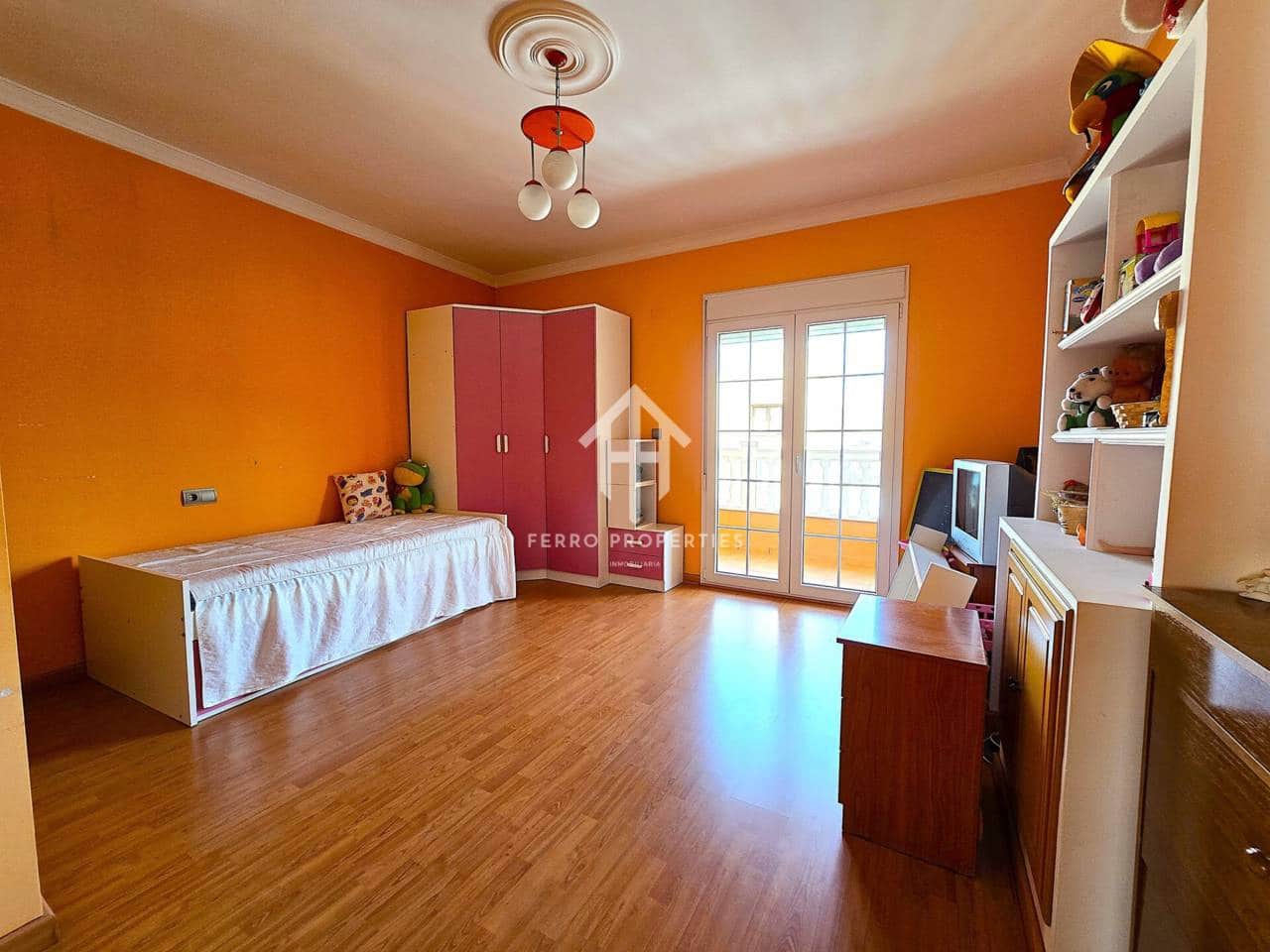 7 chambre Maison de Ville à vendre à Loja avec garage - 224 900 € (Ref: 9200197)