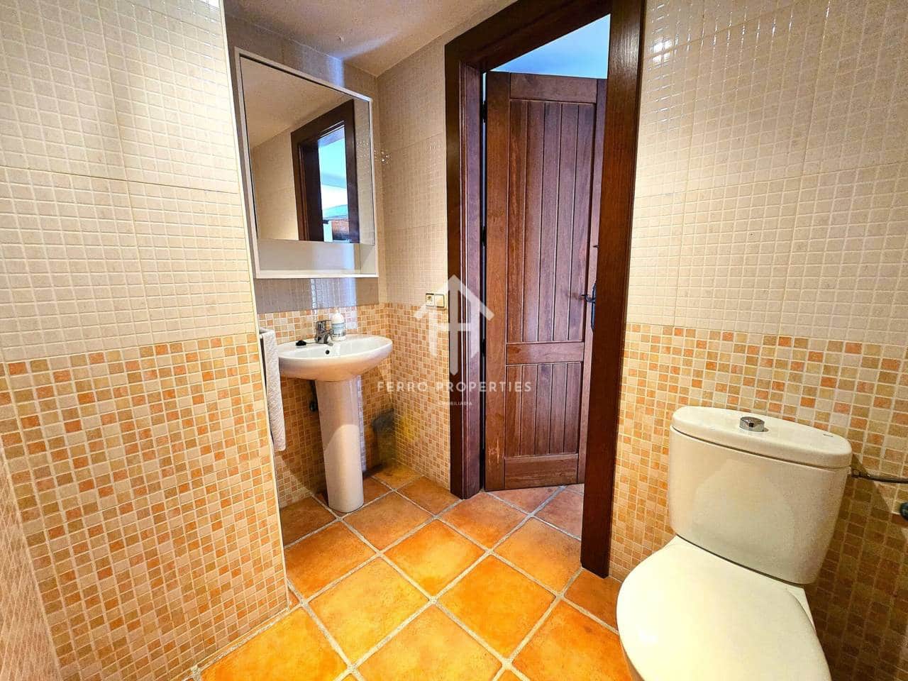 7 chambre Maison de Ville à vendre à Loja avec garage - 224 900 € (Ref: 9200197)