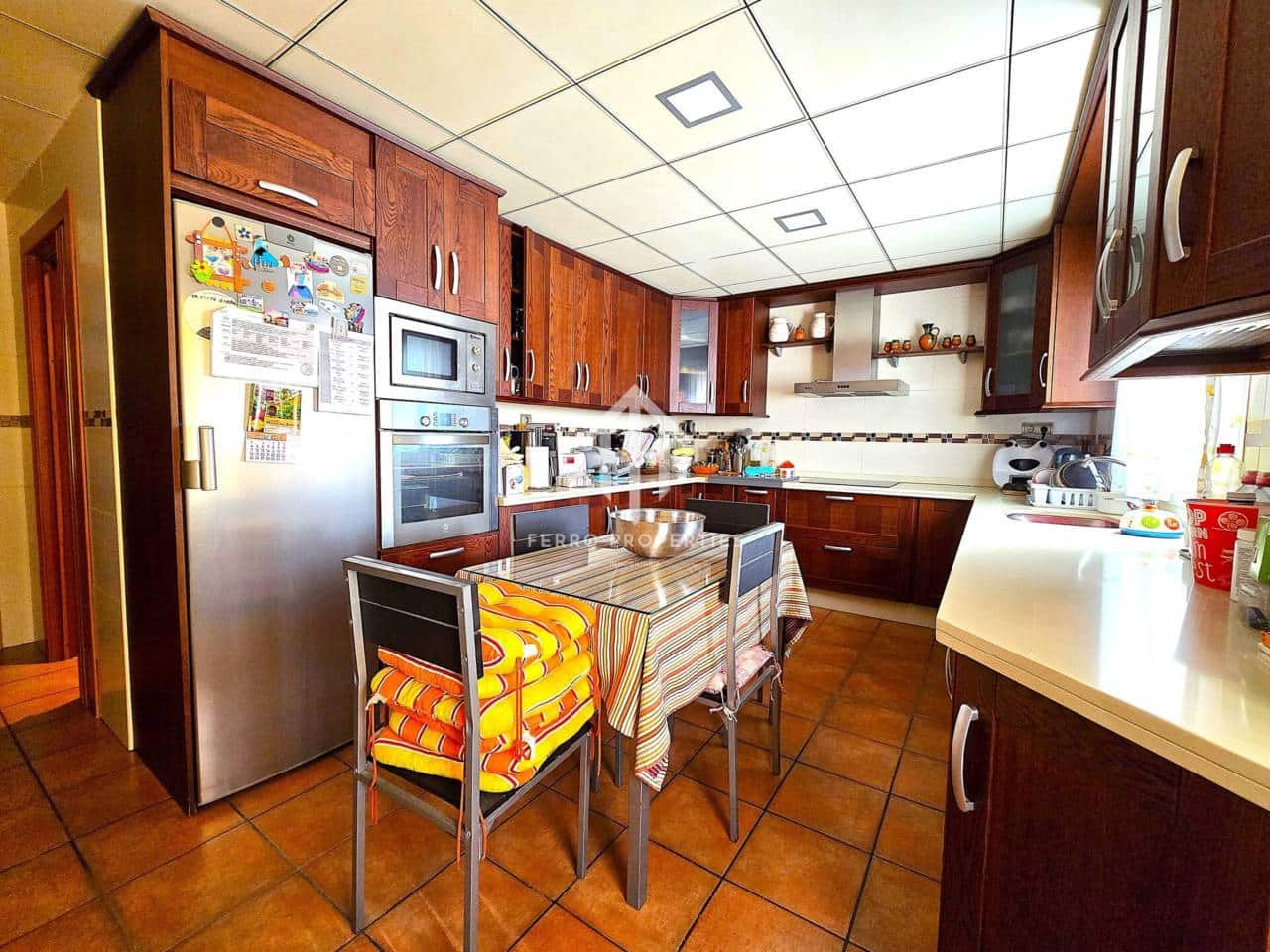 7 chambre Maison de Ville à vendre à Loja avec garage - 224 900 € (Ref: 9200197)