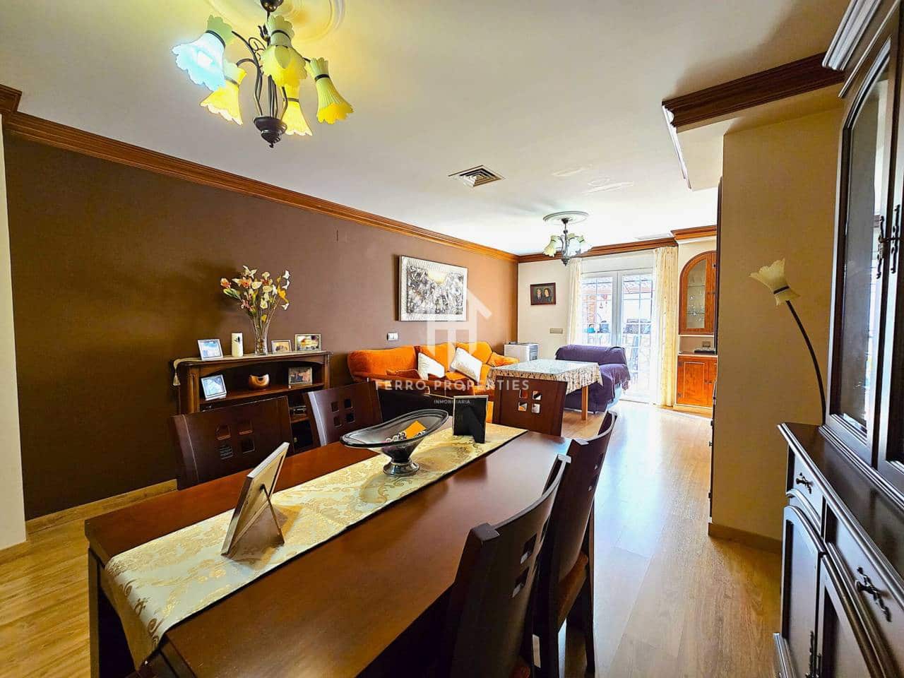 7 chambre Maison de Ville à vendre à Loja avec garage - 224 900 € (Ref: 9200197)