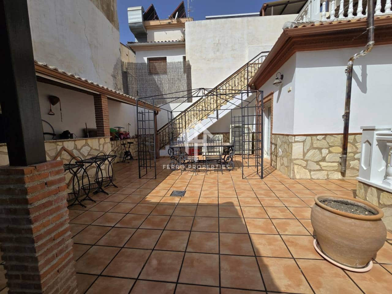 7 chambre Maison de Ville à vendre à Loja avec garage - 224 900 € (Ref: 9200197)