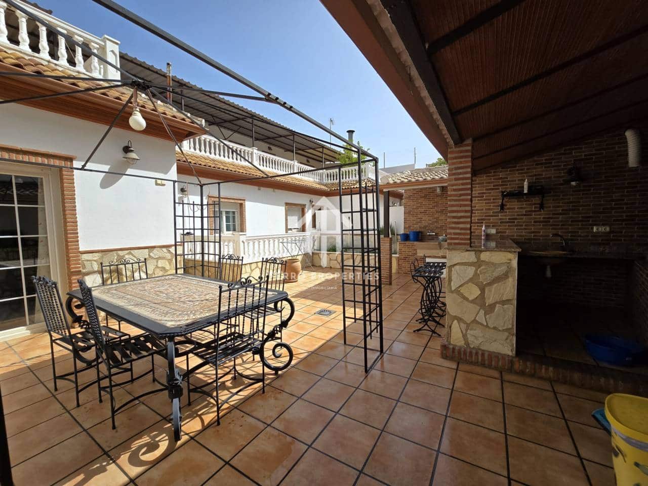 7 chambre Maison de Ville à vendre à Loja avec garage - 224 900 € (Ref: 9200197)