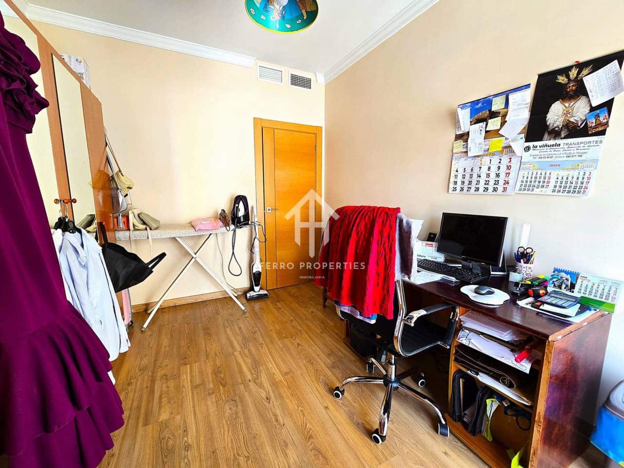 7 chambre Maison de Ville à vendre à Loja avec garage - 224 900 € (Ref: 9200197)