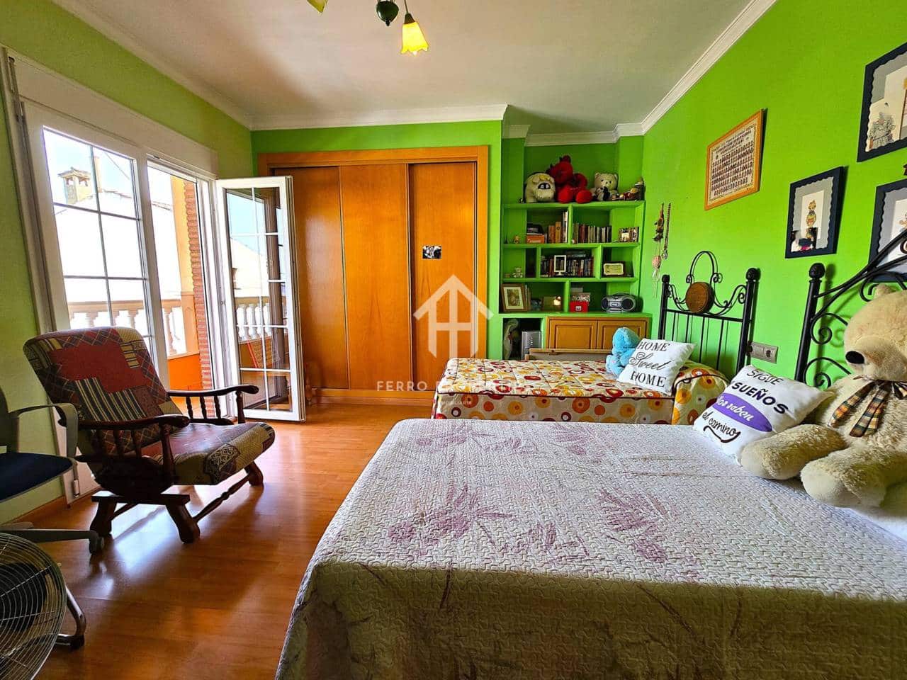 7 chambre Maison de Ville à vendre à Loja avec garage - 224 900 € (Ref: 9200197)