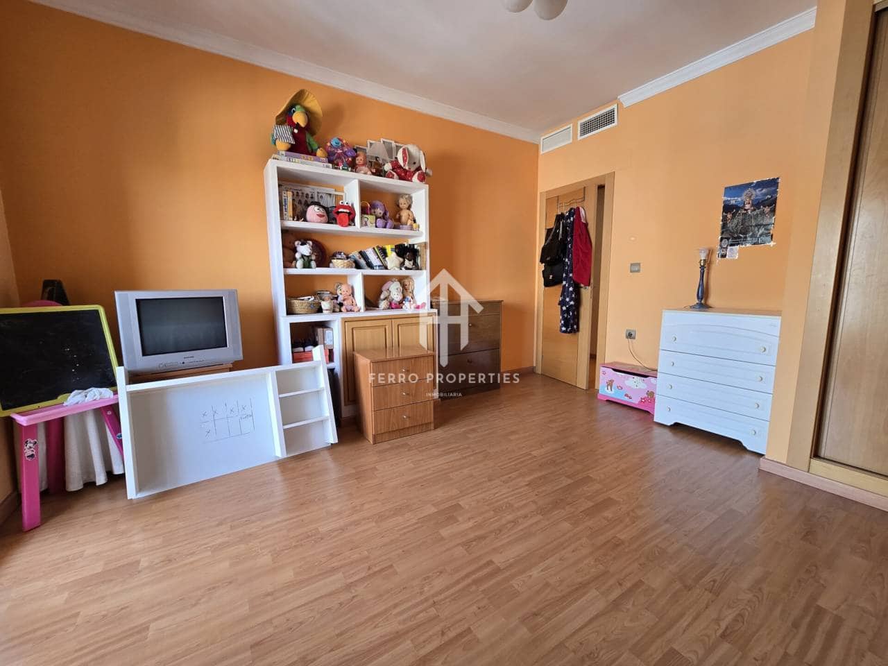 7 chambre Maison de Ville à vendre à Loja avec garage - 224 900 € (Ref: 9200197)