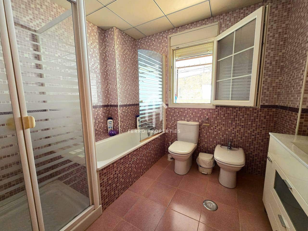 7 chambre Maison de Ville à vendre à Loja avec garage - 224 900 € (Ref: 9200197)