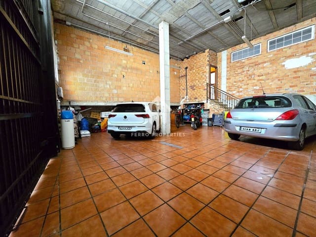 7 chambre Maison de Ville à vendre à Loja avec garage - 224 900 € (Ref: 9200197)