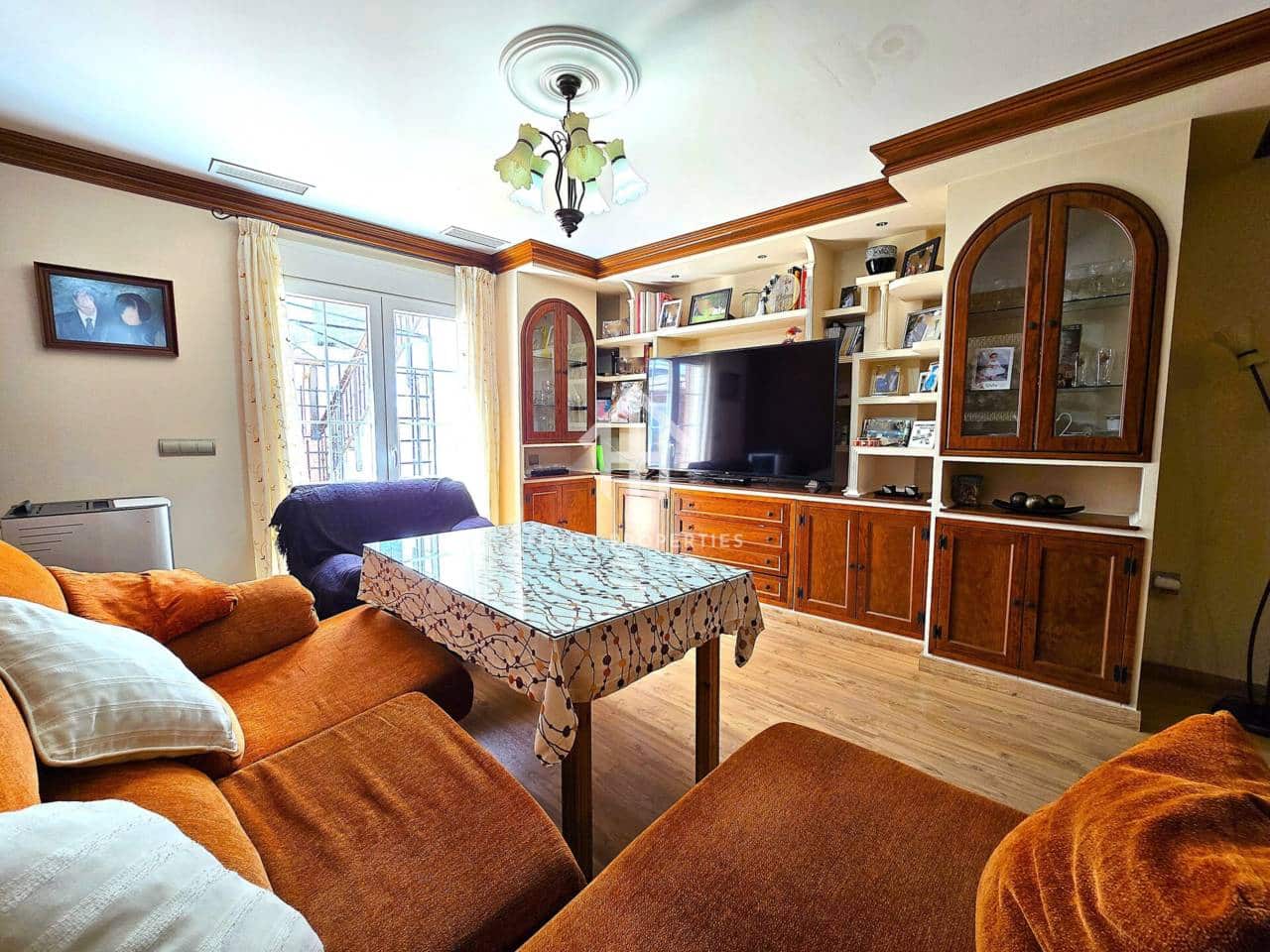 7 chambre Maison de Ville à vendre à Loja avec garage - 224 900 € (Ref: 9200197)