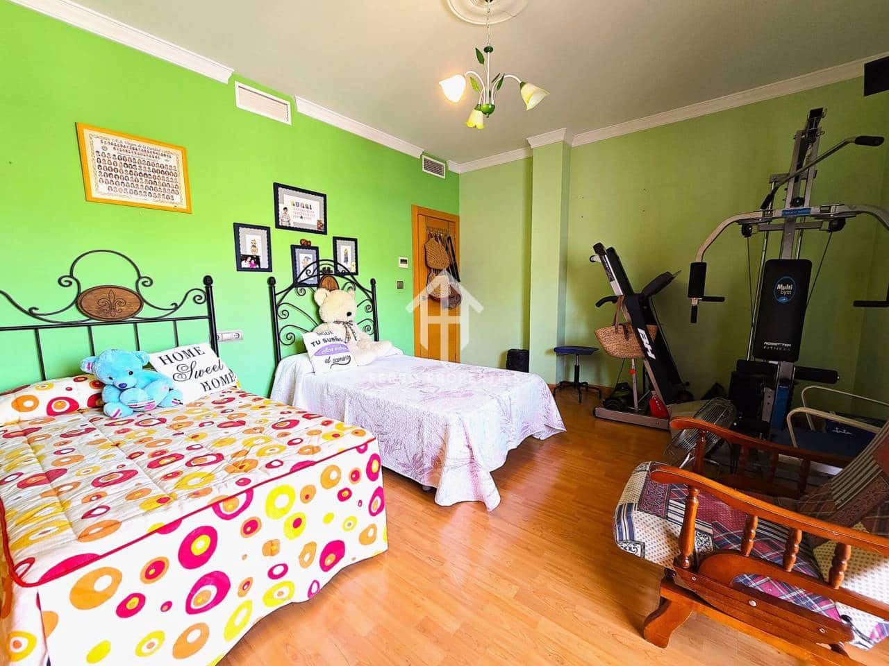 7 chambre Maison de Ville à vendre à Loja avec garage - 224 900 € (Ref: 9200197)