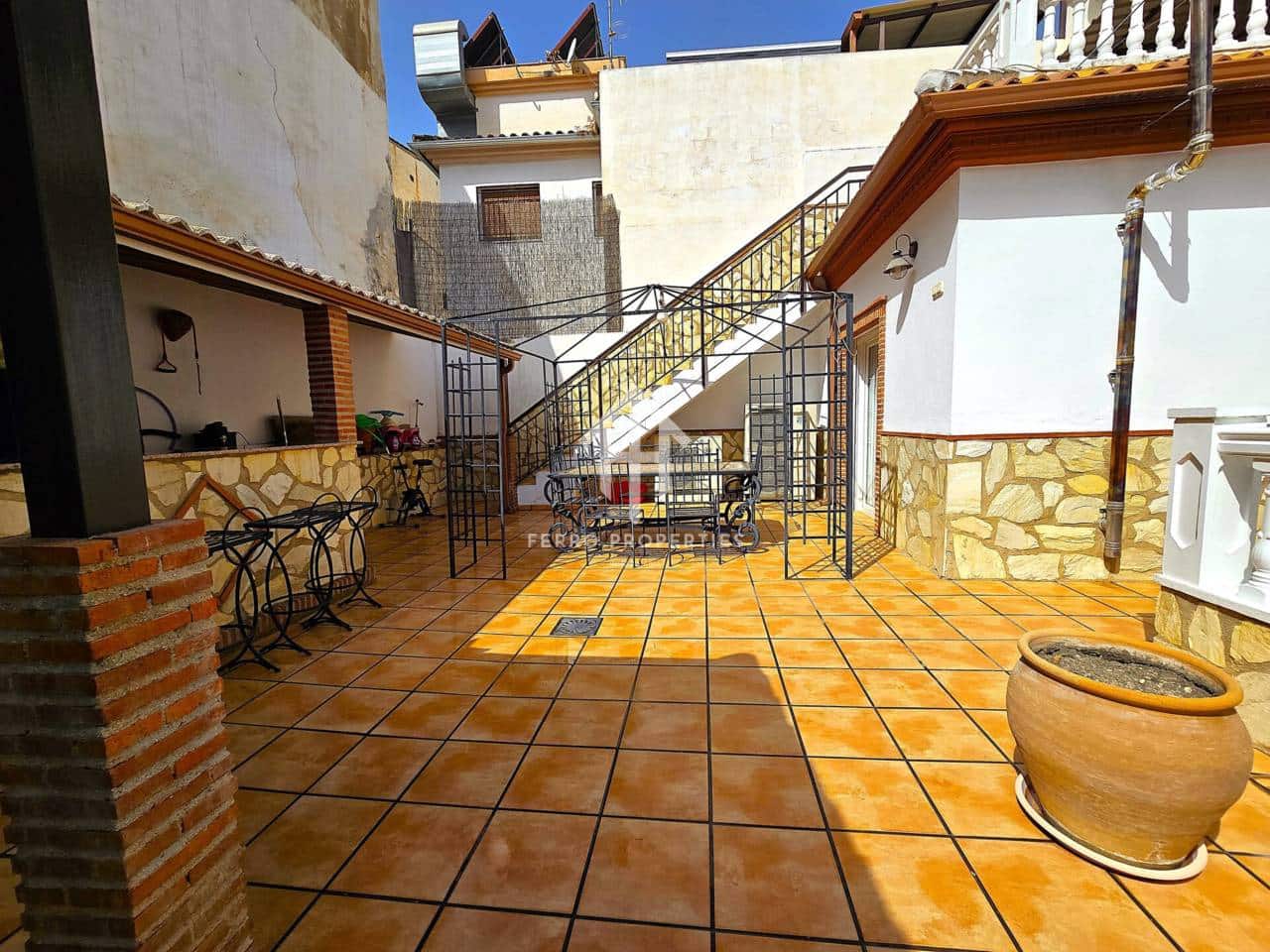 7 chambre Maison de Ville à vendre à Loja avec garage - 224 900 € (Ref: 9200197)