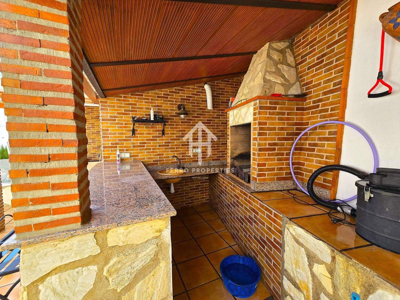 7 chambre Maison de Ville à vendre à Loja avec garage - 224 900 € (Ref: 9200197)