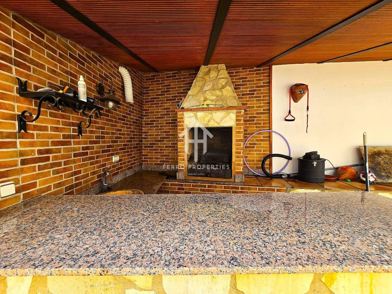 7 chambre Maison de Ville à vendre à Loja avec garage - 224 900 € (Ref: 9200197)