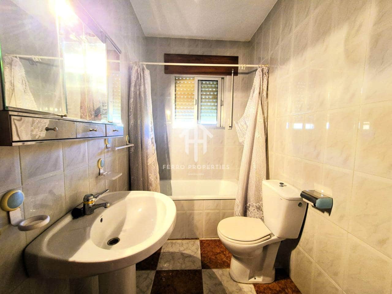 4 bedroom Townhouse for sale in Algarinejo - € 49,900 (Ref: 9242515)