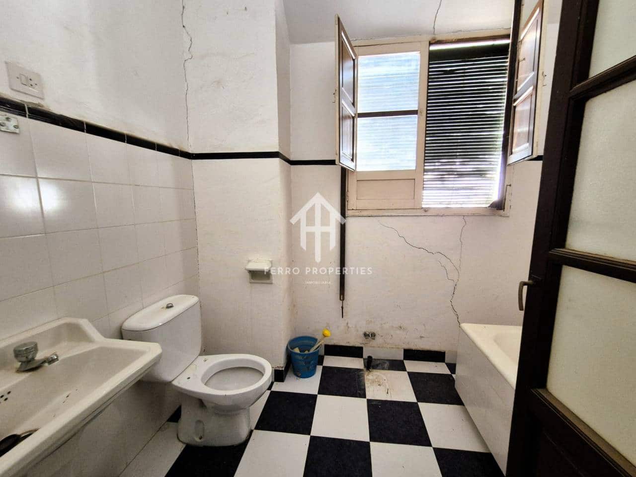 9 bedroom Townhouse for sale in Loja - € 90,000 (Ref: 9242516)