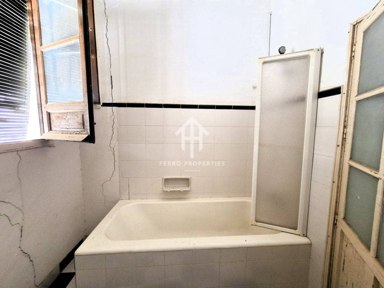 9 bedroom Townhouse for sale in Loja - € 90,000 (Ref: 9242516)