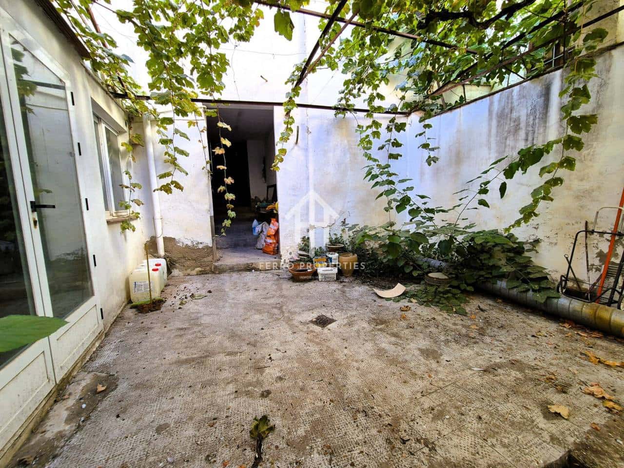 9 bedroom Townhouse for sale in Loja - € 90,000 (Ref: 9242516)