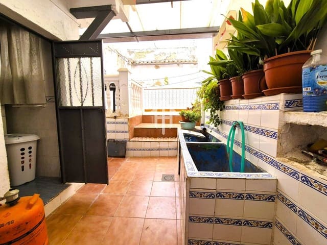 4 slaapkamer Huis te koop in Loja - € 90.000 (Ref: 9251663)