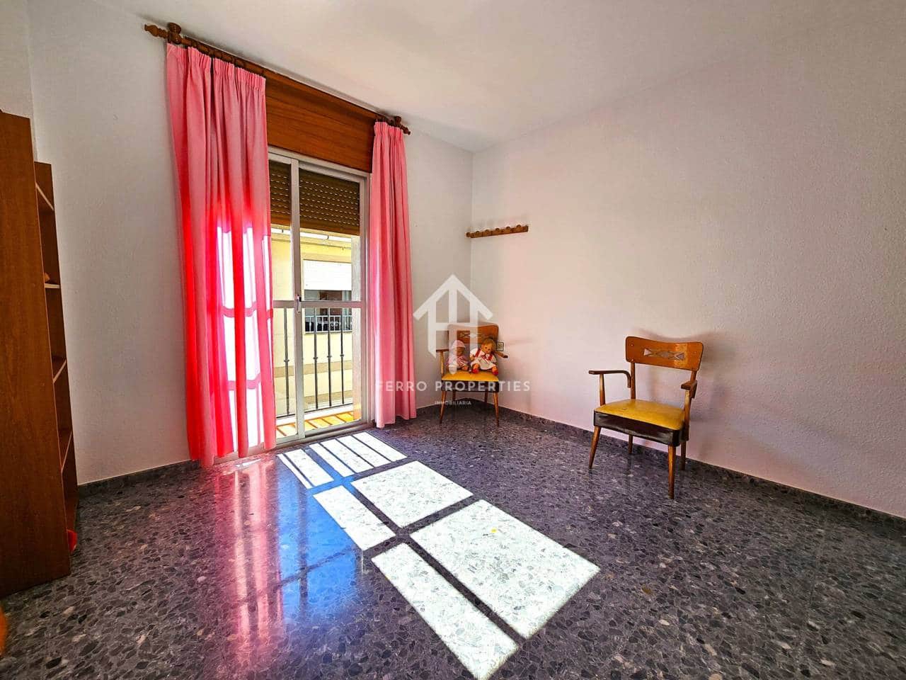 7 makuuhuone Asunto myytävänä paikassa Loja - 53 000 € (Ref: 9302942)