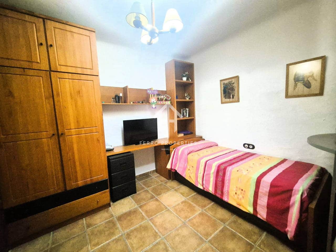 5 soveværelse Byhus til salg i Salar med swimmingpool - € 219.900 (Ref: 9332901)