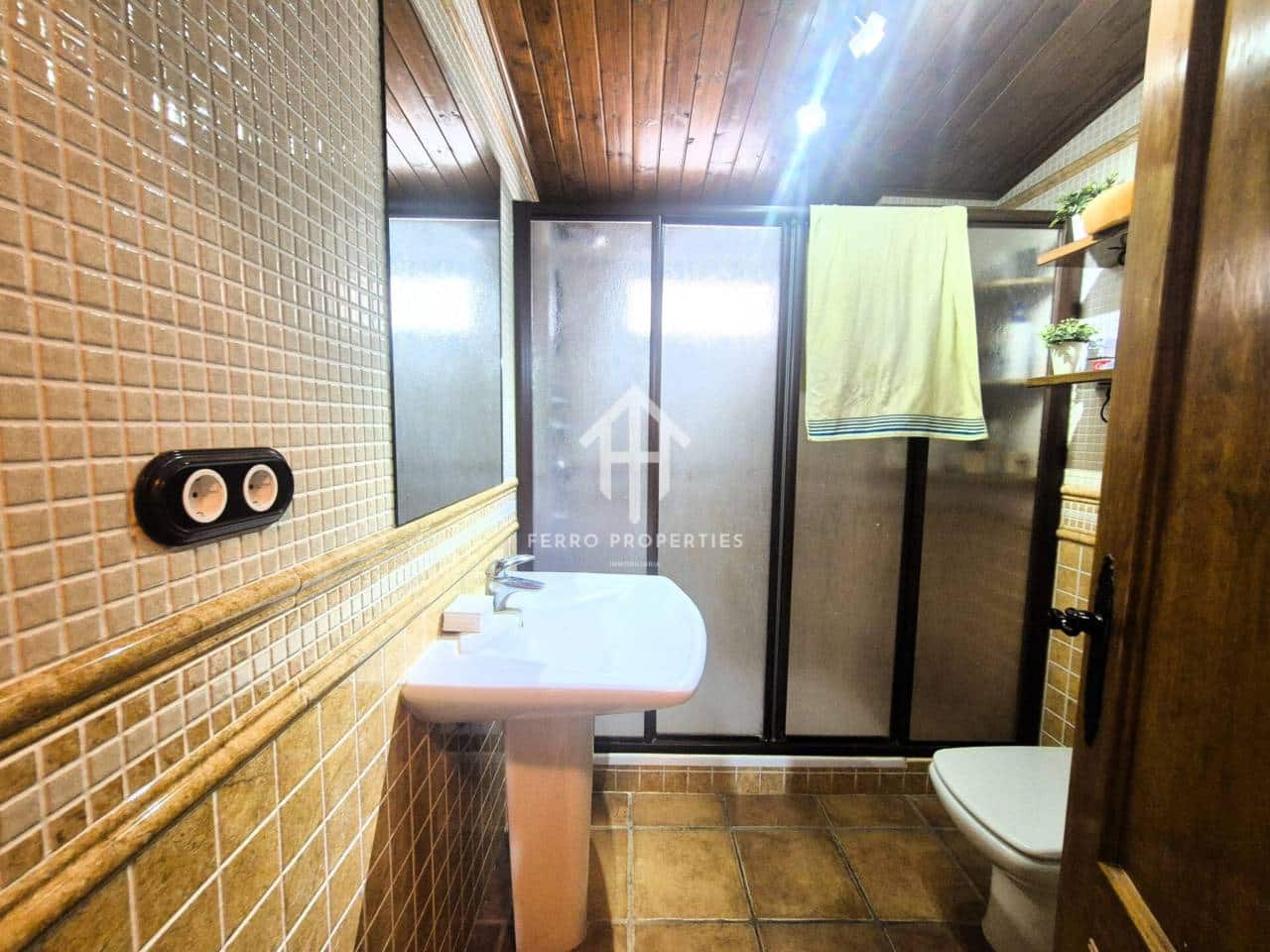 5 soveværelse Byhus til salg i Salar med swimmingpool - € 219.900 (Ref: 9332901)