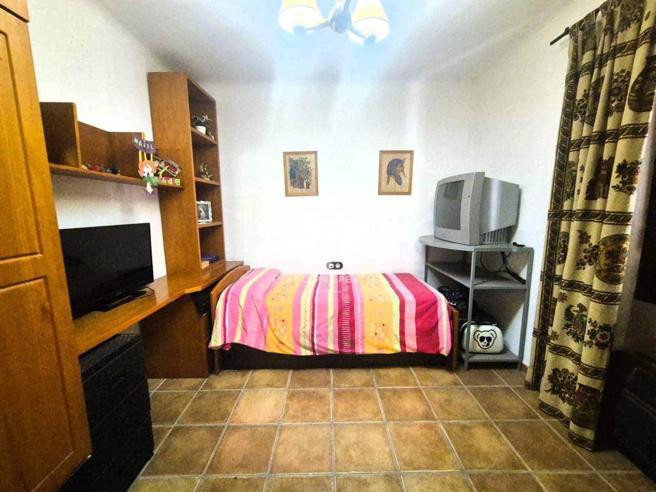 5 soveværelse Byhus til salg i Salar med swimmingpool - € 219.900 (Ref: 9332901)