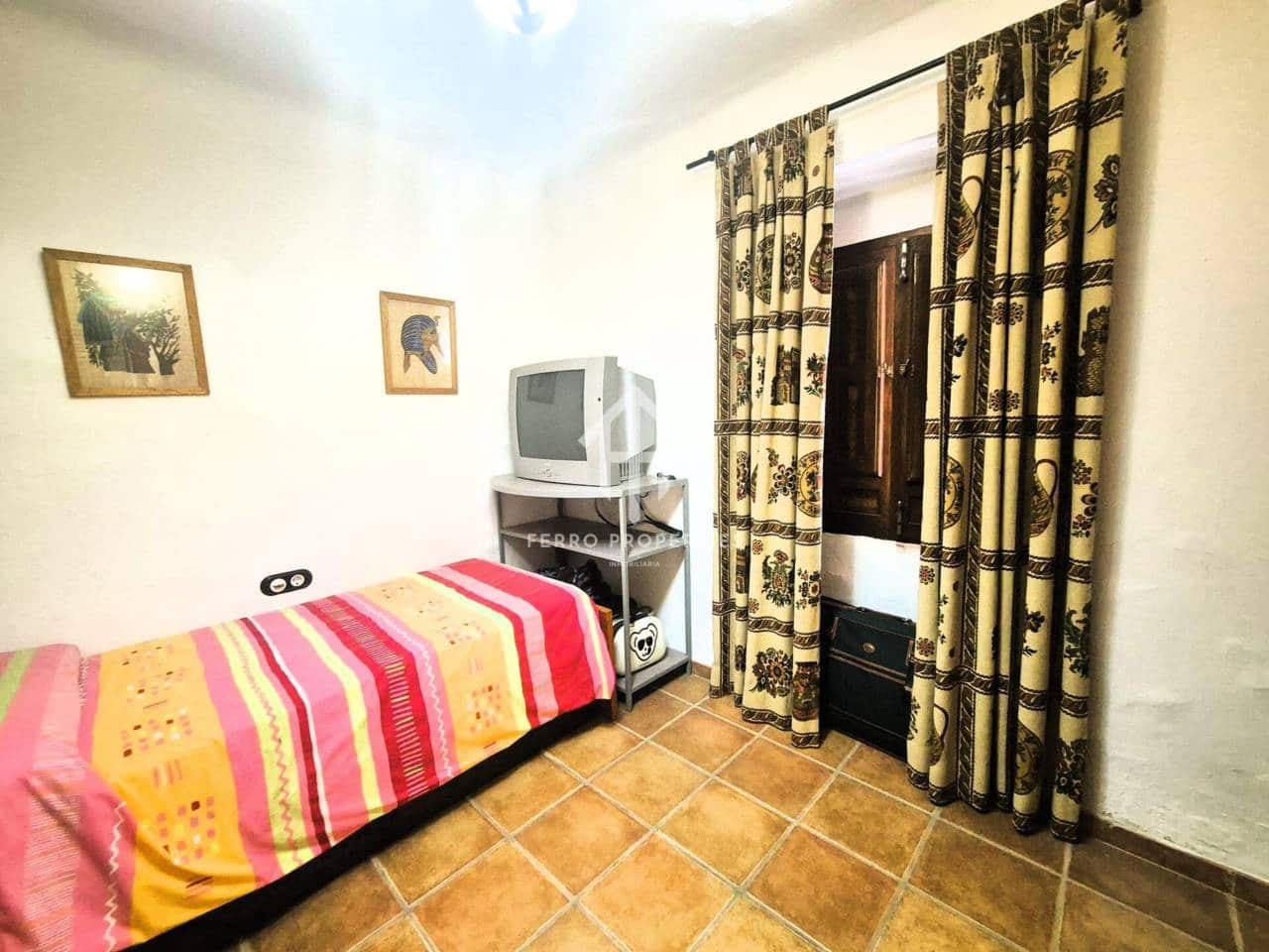 5 soveværelse Byhus til salg i Salar med swimmingpool - € 219.900 (Ref: 9332901)