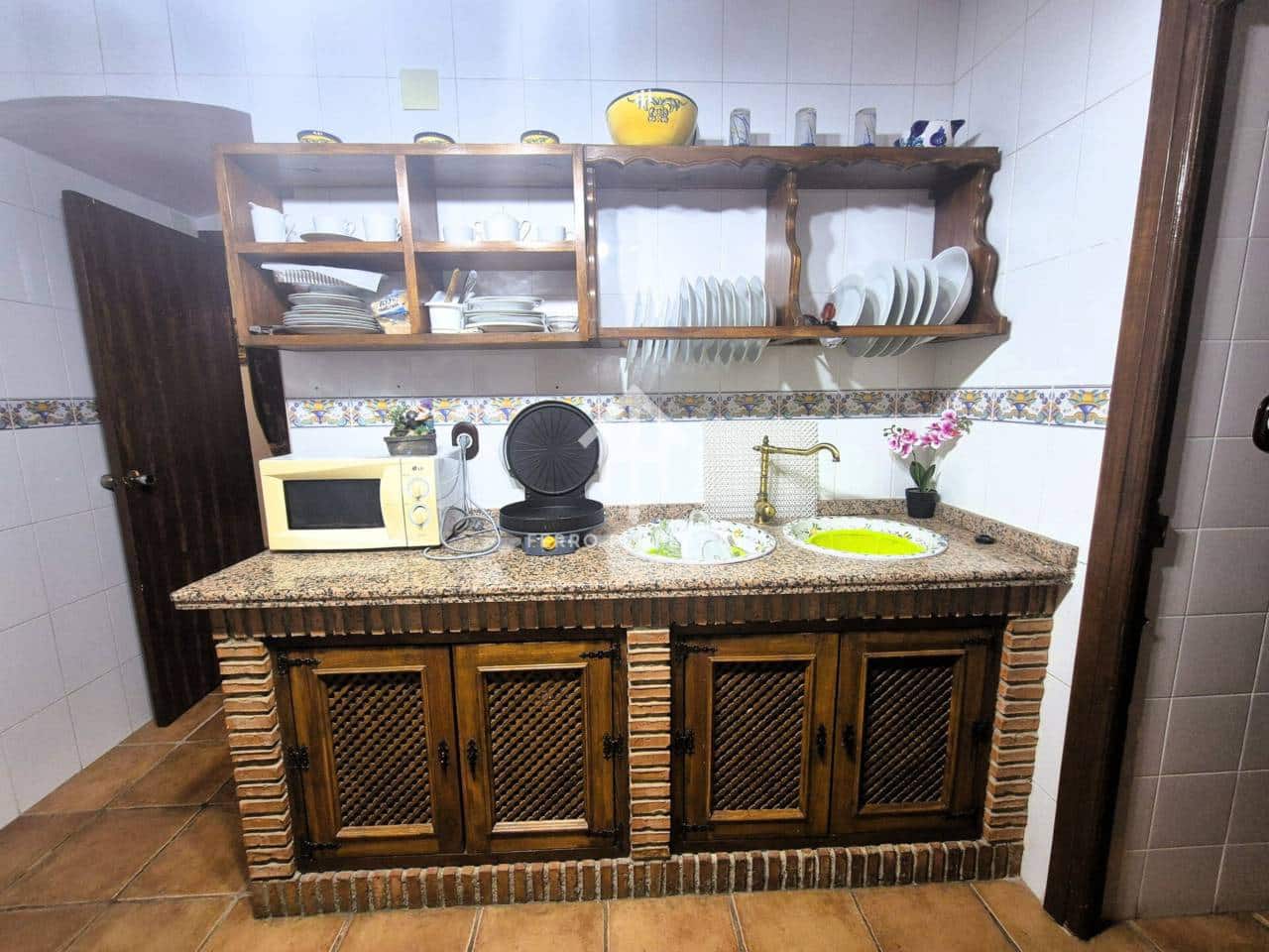 5 soveværelse Byhus til salg i Salar med swimmingpool - € 219.900 (Ref: 9332901)