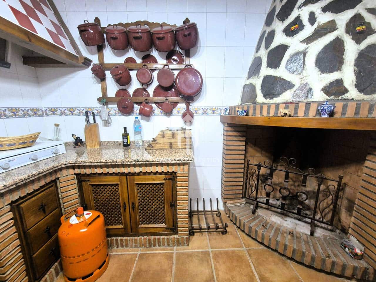 5 soveværelse Byhus til salg i Salar med swimmingpool - € 219.900 (Ref: 9332901)