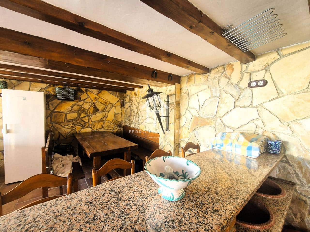 5 soveværelse Byhus til salg i Salar med swimmingpool - € 219.900 (Ref: 9332901)