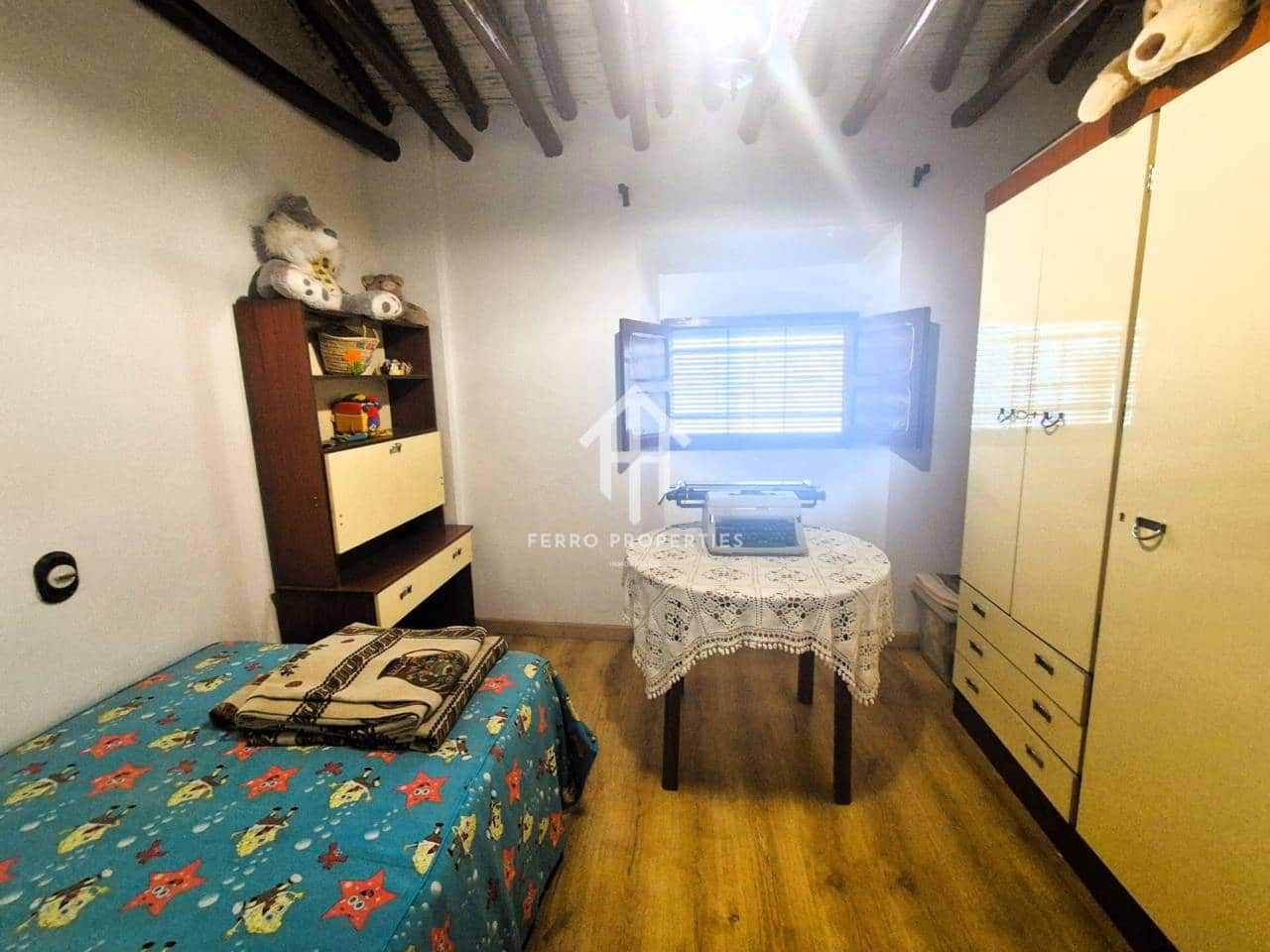 5 soveværelse Byhus til salg i Salar med swimmingpool - € 219.900 (Ref: 9332901)