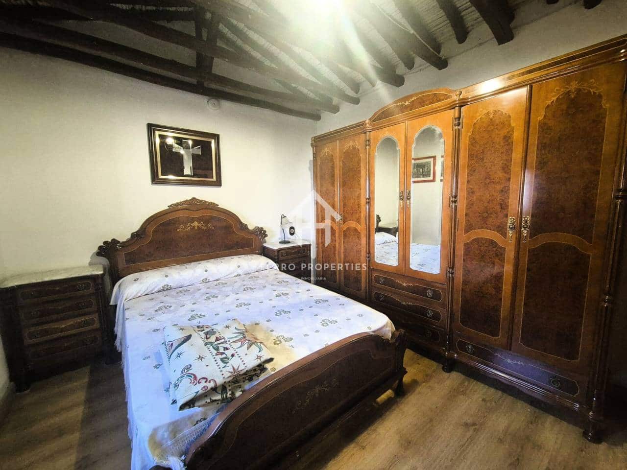 5 soveværelse Byhus til salg i Salar med swimmingpool - € 219.900 (Ref: 9332901)