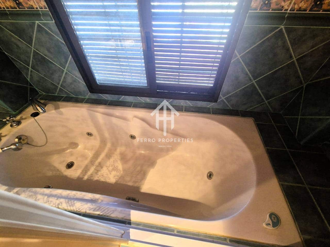 5 soveværelse Byhus til salg i Salar med swimmingpool - € 219.900 (Ref: 9332901)