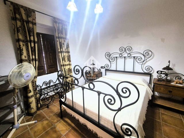 5 soveværelse Byhus til salg i Salar med swimmingpool - € 219.900 (Ref: 9332901)