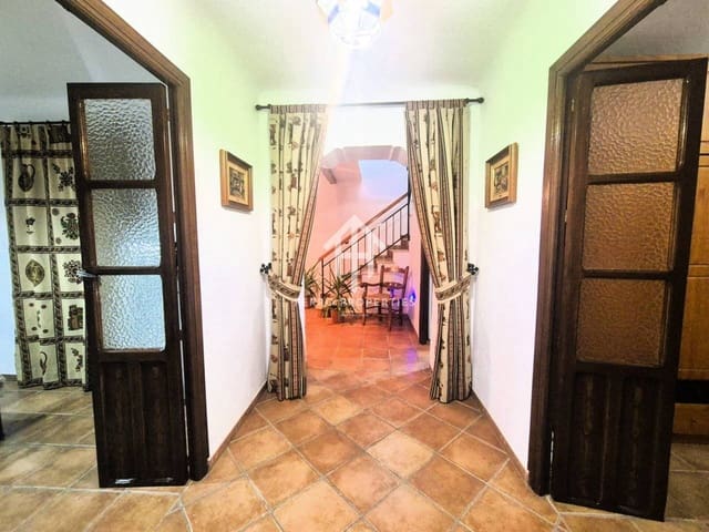 5 soveværelse Byhus til salg i Salar med swimmingpool - € 219.900 (Ref: 9332901)