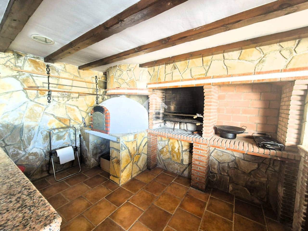 5 soveværelse Byhus til salg i Salar med swimmingpool - € 219.900 (Ref: 9332901)