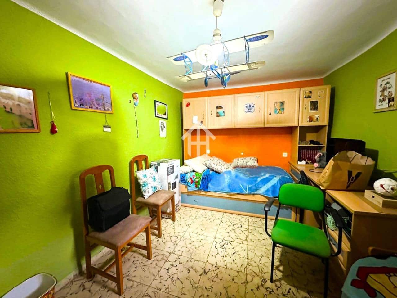 4 soverom Hus til salgs i Loja - € 80 000 (Ref: 9436953)