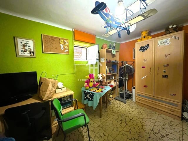 4 soveværelse Byhus til salg i Loja - € 80.000 (Ref: 9436953)