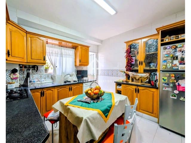 4 soveværelse Byhus til salg i Loja - € 80.000 (Ref: 9436953)