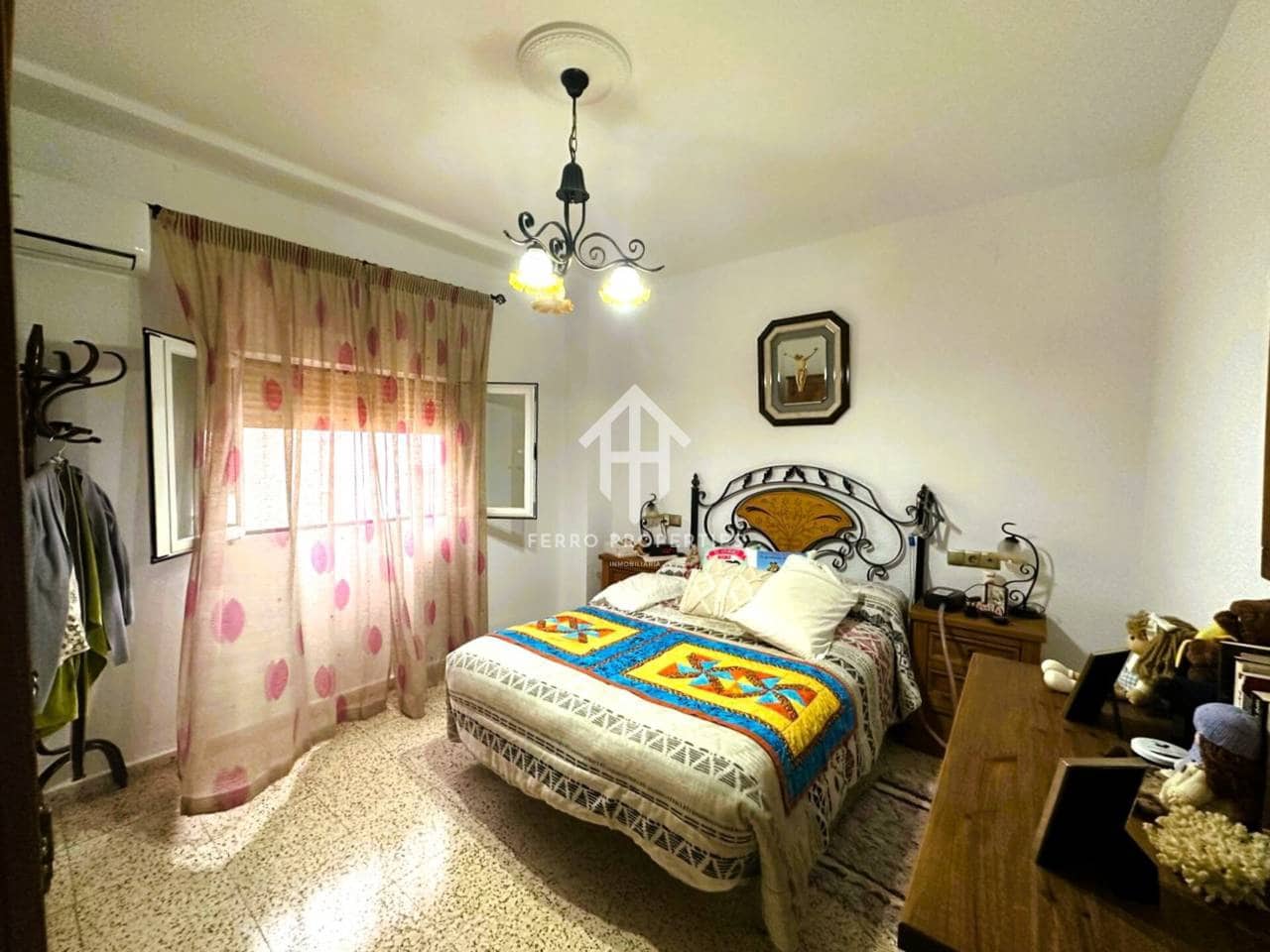 4 soverom Hus til salgs i Loja - € 80 000 (Ref: 9436953)