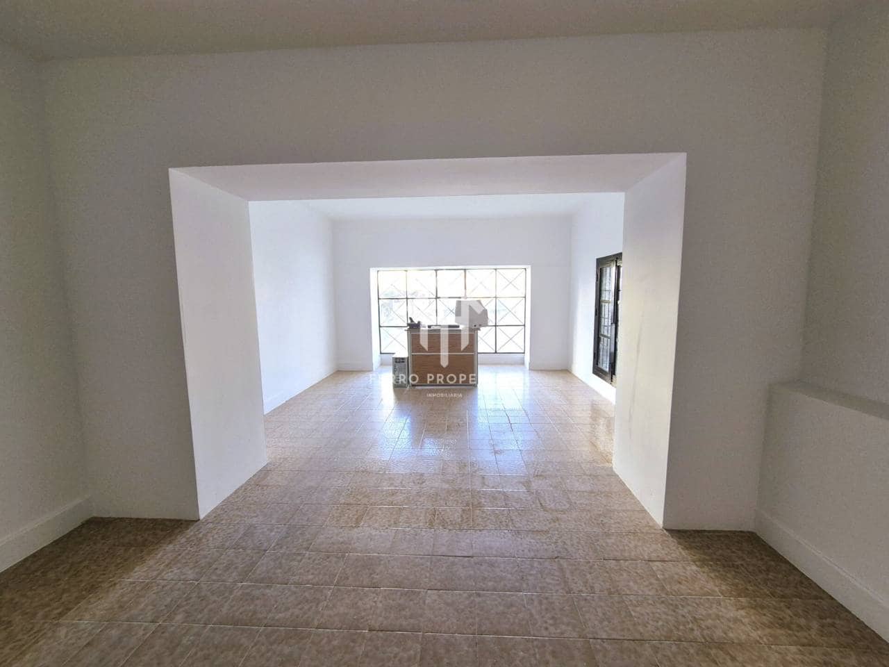 Erhverv til leje i Loja - € 500 (Ref: 9446128)