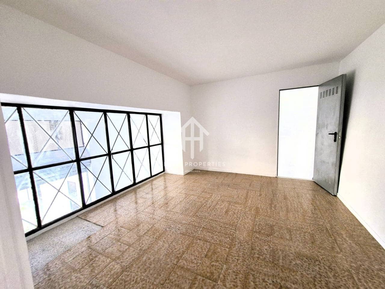 Erhverv til leje i Loja - € 500 (Ref: 9446128)