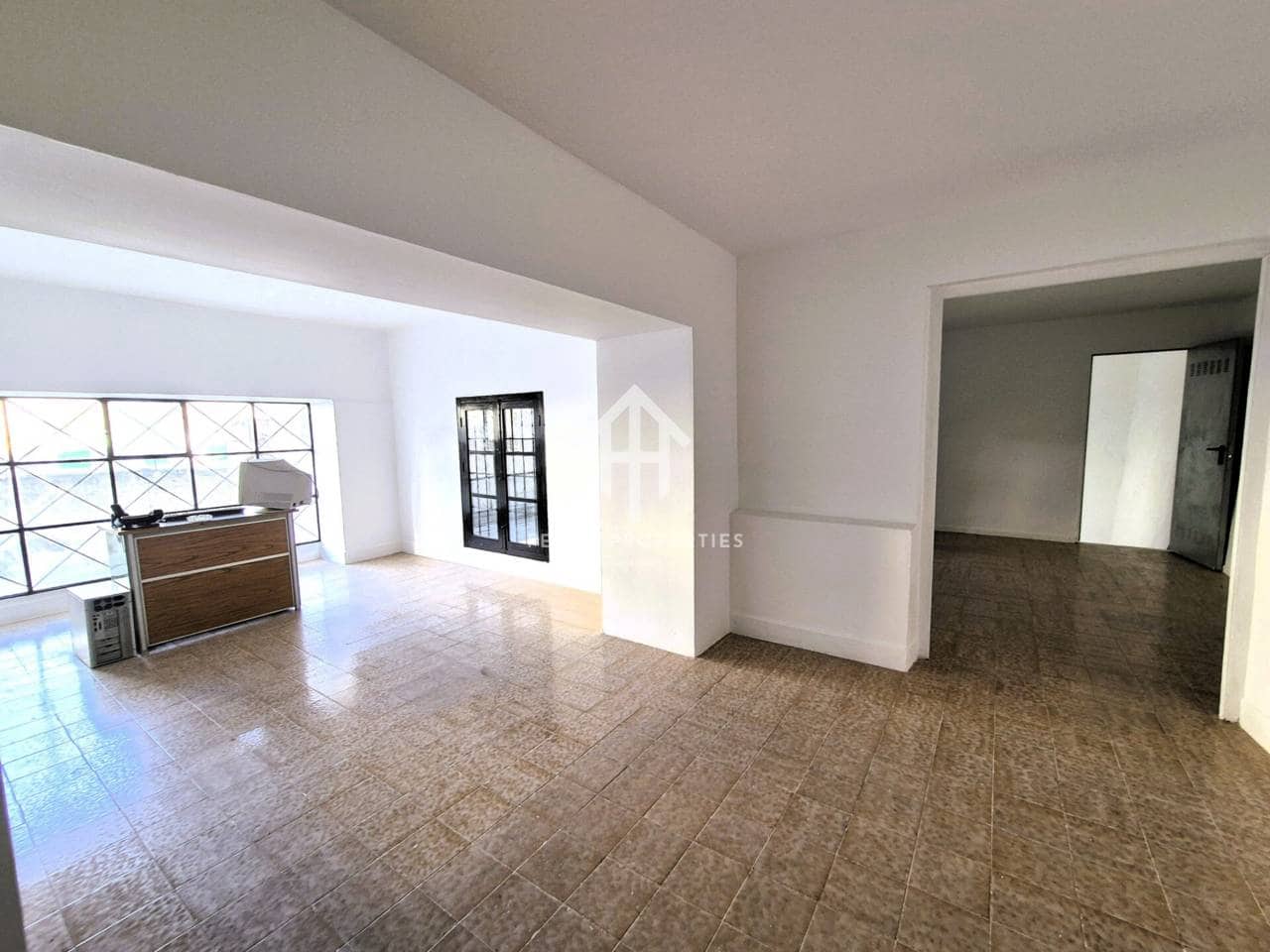 Erhverv til leje i Loja - € 500 (Ref: 9446128)