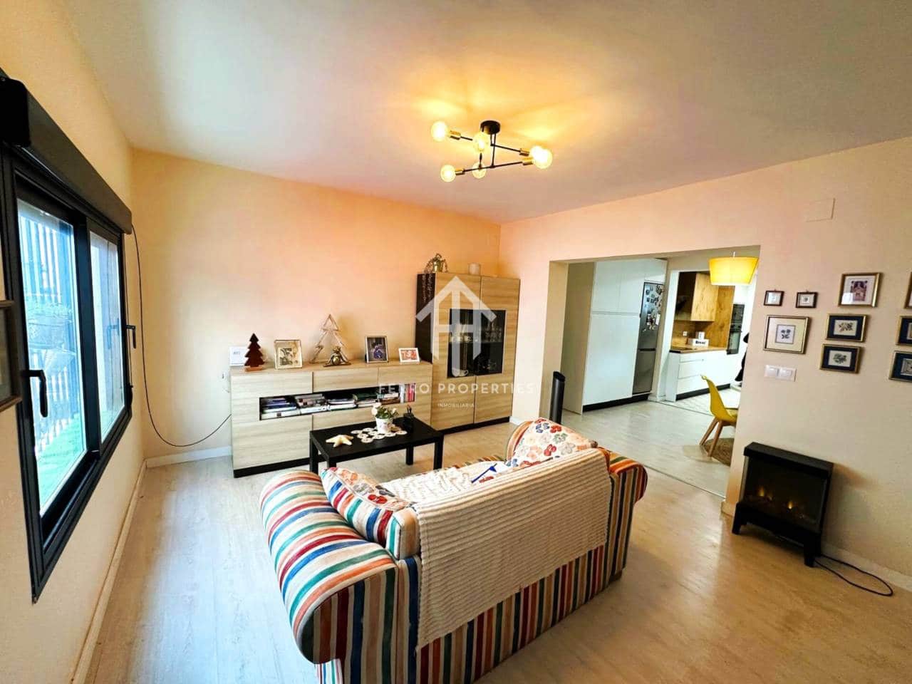 3 makuuhuone Omakotitalo myytävänä paikassa Benalmadena - 360 000 € (Ref: 9451799)