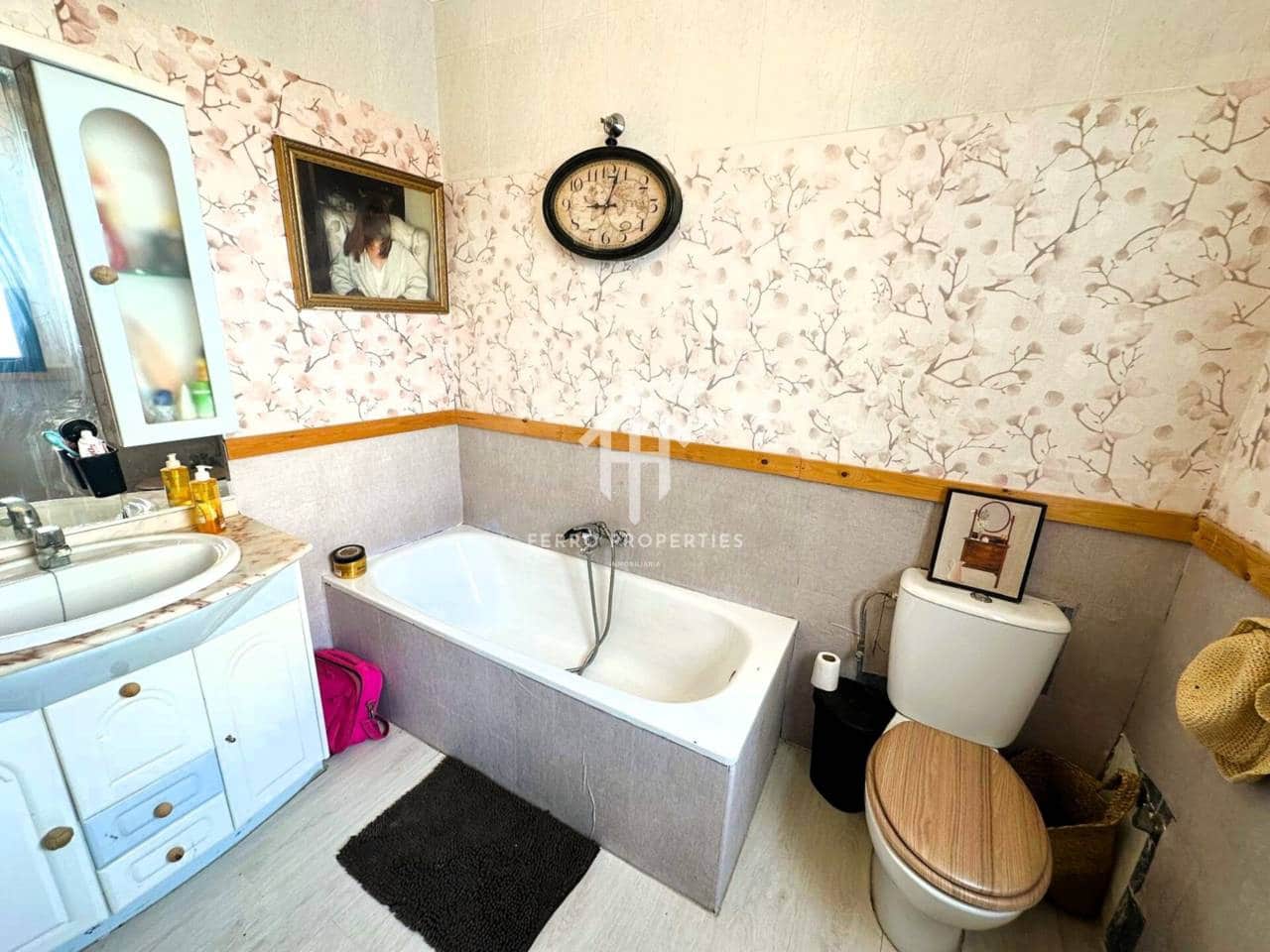 3 makuuhuone Omakotitalo myytävänä paikassa Benalmadena - 360 000 € (Ref: 9451799)