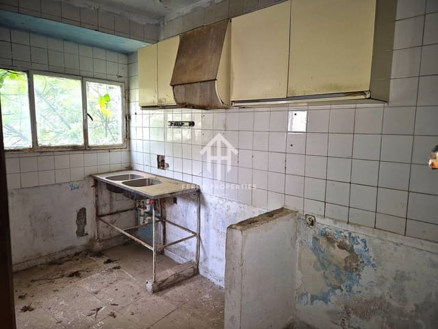 4 sovrum Hus till salu i Loja - 39 000 € (Ref: 9465209)