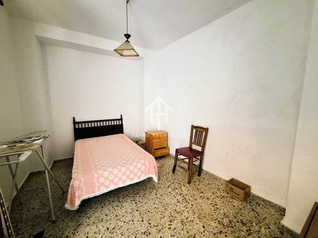 Piso de 4 habitaciones en Algarinejo en venta - 31.900 € (Ref: 9468129)