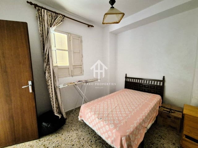 Piso de 4 habitaciones en Algarinejo en venta - 31.900 € (Ref: 9468129)